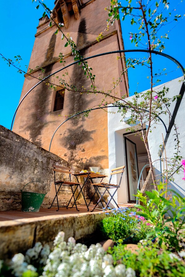 4 bedrooms - Beautiful 4 Bd House With Terrace Views to the Alcazar Gardens Casa Alcazar (Seville)