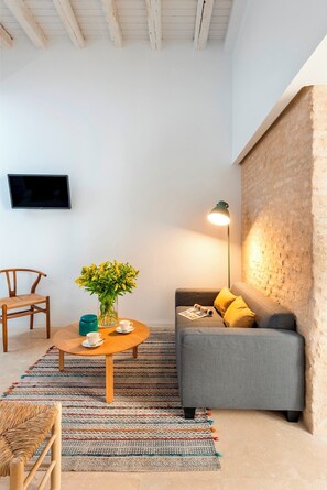 Apartment | 1 bedroom, Internet - Beautiful Studio in Santa Cruz Quarter Santa Teresa II (Seville)