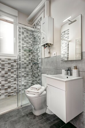 2 bedrooms, Internet - Beautiful Recently Renovated 2 BD Apartment in Prime Location Conde de Ibarra III (Seville)