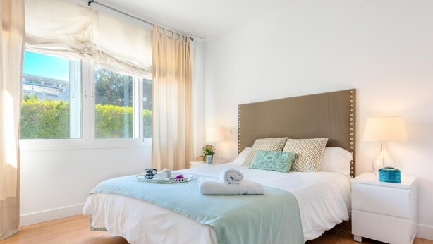 Unclassified image, 1 of 10, button - Beautiful 3 BD Apartment 2 Minutes Walking to the Beach Paseo de Reding (Málaga)