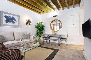 2 عدّة غرف نوم وأسرّة أطفال/رضّع (مجانًا)