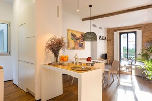 Apartment | 3 bedrooms, Internet - Brand New 3 Bd Apartm With Views to Plaza Santa Cruz Santa Teresa IV (Seville)