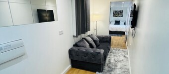 Charming One-Bedroom outdoor Apartment – A Cozy Getaway with Modern Comforts



