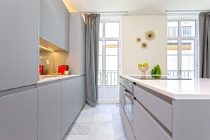 شقة | 1 غرفة نوم وأسرّة أطفال/رضّع (مجانًا)