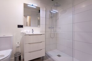 Apartament | 4 dormitoris i Internet 