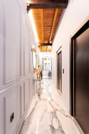 شقة | 2 عدّة غرف نوم وأسرّة أطفال/رضّع (مجانًا)