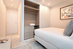 Apartment | 2 bedrooms - Exceptional 2 bd Apartment Facing the Cathedral Constituci n I (Seville)