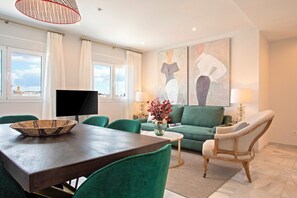 Apartment | 2 bedrooms - Exceptional 2 bd Apartment Facing the Cathedral Constituci n I (Seville)