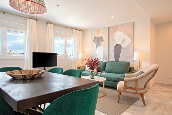 Apartment | 2 bedrooms - Exceptional 2 bd Apartment Facing the Cathedral Constituci n I (Seville)