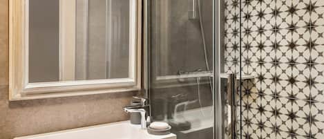 Apartment | 4 bedrooms, Internet