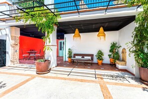 شقة | 3 عدّة غرف نوم وأسرّة أطفال/رضّع (مجانًا)