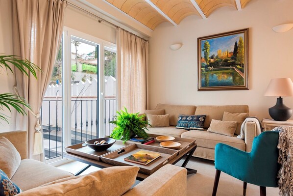 شقة | 3 عدّة غرف نوم وأسرّة أطفال/رضّع (مجانًا)