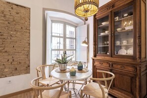 公寓 | 1 間臥室、網路服務