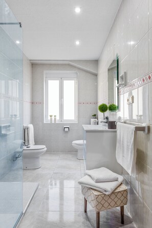 Lejlighed | 4 soveværelser, gratis baby-/barnesenge