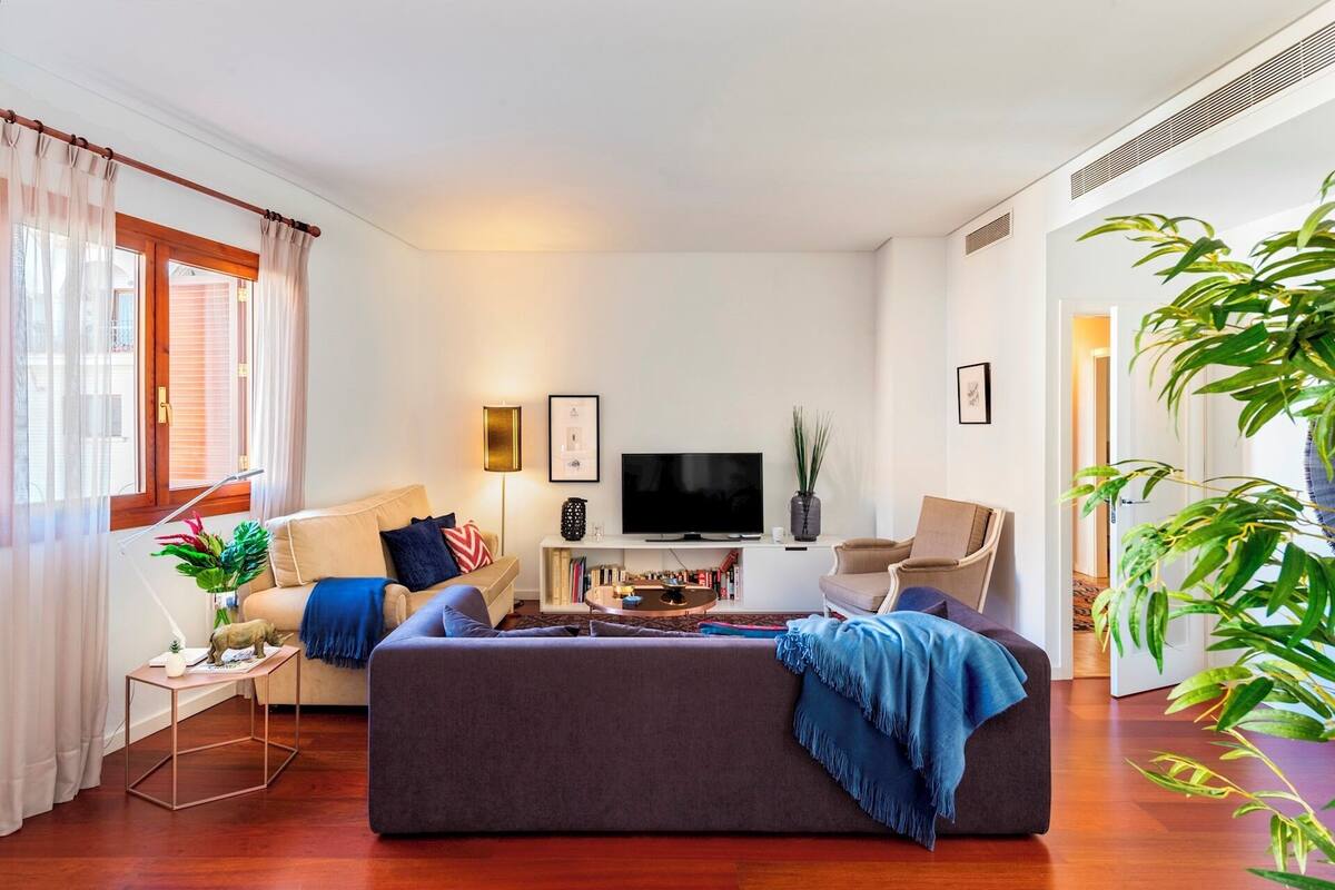 4 bedrooms, free cots/infant beds