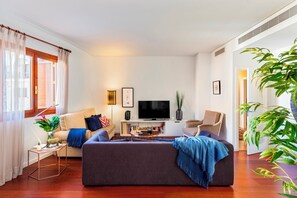 Apartment - Large and Beautiful 4 BD Apartment in Front of the Cathedral Cabildo IV (Seville)