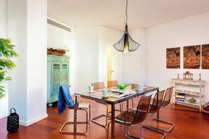 Apartment - Large and Beautiful 4 BD Apartment in Front of the Cathedral Cabildo IV (Seville)