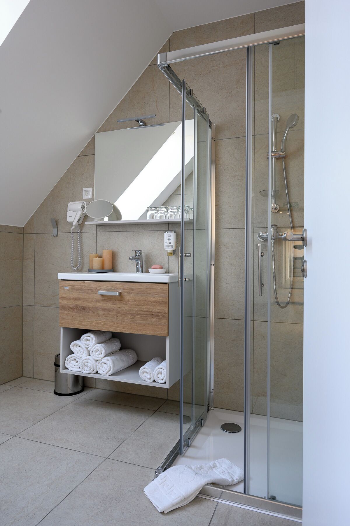 Family Double or Twin Room, River View | Bathroom | Slippers, towels, soap, shampoo