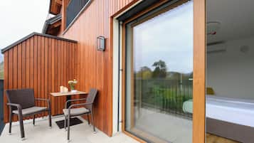 Comfort Double or Twin Room, Balcony, River View | 1 bedroom, in-room safe, blackout drapes, soundproofing