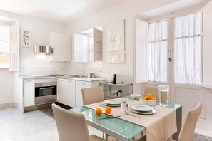 Apartment | 1 bedroom, Internet - Lovely one bd Apartment Near the Cathedral Pasaje Santa Cruz I (Seville)