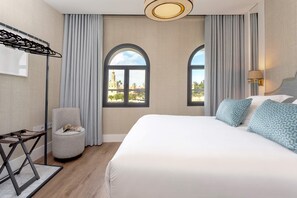 2 bedrooms, Internet - Luxury Apartment Torre del Oro View IV (Seville)