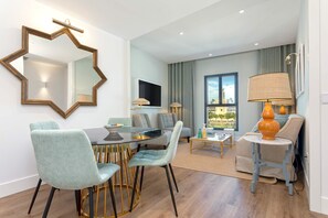 Apartment | 2 bedrooms, Internet - Luxury Apartment Torre del Oro View IV (Seville)