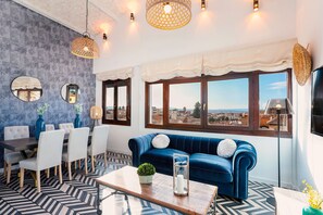 Apartment | 4 bedrooms, free cribs/infant beds, Internet