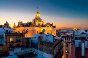 شقة | 3 عدّة غرف نوم وأسرّة أطفال/رضّع (مجانًا)