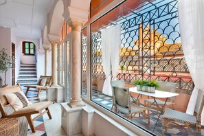 شقة | 3 عدّة غرف نوم وأسرّة أطفال/رضّع (مجانًا)