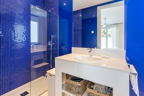 Villa | 4 bedrooms, free cots/infant beds