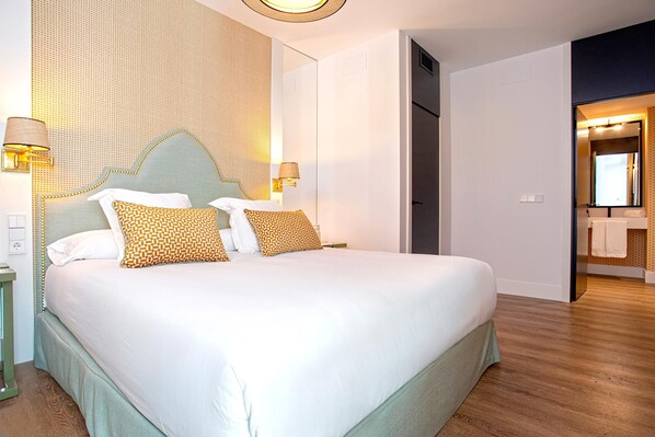 Apartment | 2 bedrooms, Internet - Luxury 2bd View Torre del Oro Betis 12 (Seville)