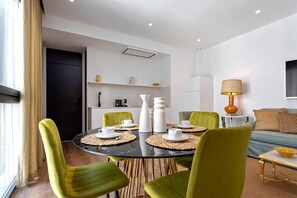 Apartment | 2 bedrooms, Internet - Luxury 2bd View Torre del Oro Betis 12 (Seville)