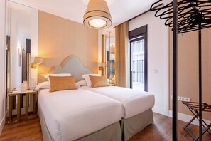 2 bedrooms, free cribs/infant beds