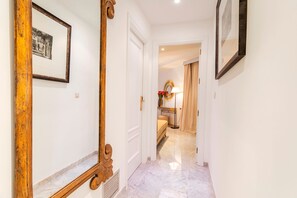 Apartment | 3 bedrooms, Internet - Modern 3 Bd Aptm Close to the Cathedral Isabel la Catolica I (Granada)