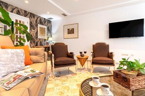 Apartment | 3 bedrooms, Internet - Modern 3 Bd Aptm Close to the Cathedral Isabel la Catolica I (Granada)