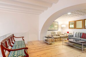 Apartment - Modern Apartment 2 Bd 2 Bth Near the Cathedral Catedral V (Seville)