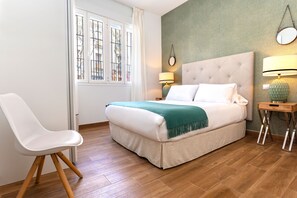 3 عدّة غرف نوم وأسرّة أطفال/رضّع (مجانًا)