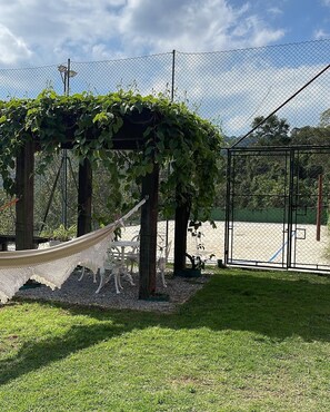 Property grounds - Beautiful Mairiporã Farm with Beach Tennis Court (Mairiporã)