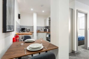 Dining - Bright & Cosy Apartment in Leeds! (Leeds)