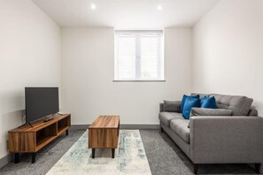 TV, offices - Bright & Cosy Apartment in Leeds! (Leeds)