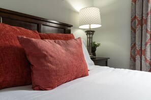 3 bedrooms, desk, iron/ironing board, travel cot