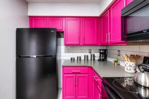 Coffee/tea maker, fridge, microwave, oven