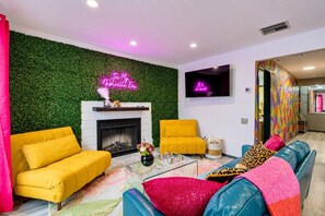 TV, fireplace