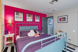 Iron/ironing board, travel crib, WiFi, bed sheets