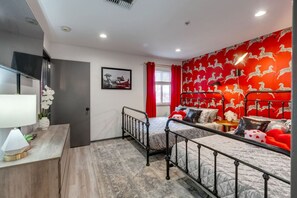 2 bedrooms, iron/ironing board, travel cot, WiFi