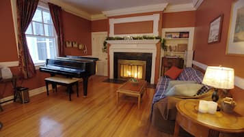 Coin salon dans le hall