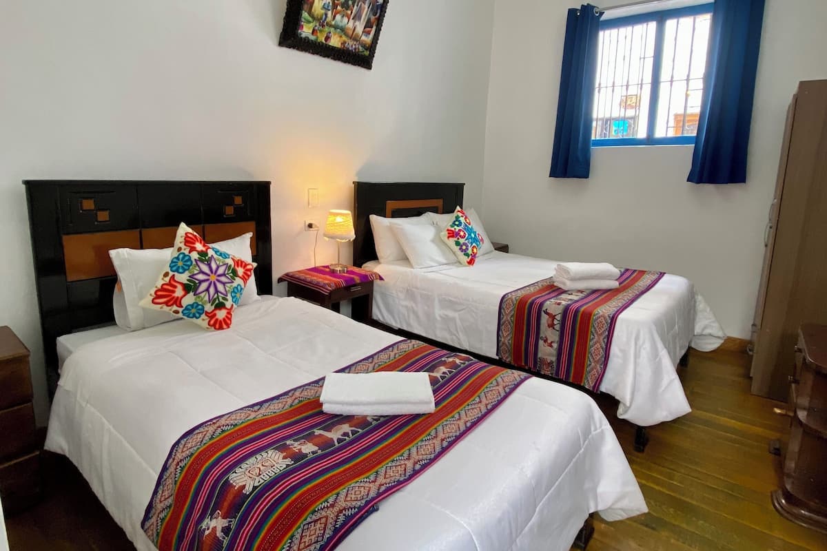 Camera Comfort con letto matrimoniale o 2 letti singoli, patio | Una scrivania, postazione laptop, tende oscuranti, Wi-Fi gratuito