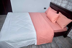 4 habitaciones, tabla de planchar con plancha, wifi y ropa de cama 