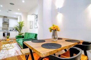 Dining - Central London Luxurious House | 2BR 2BA (London)