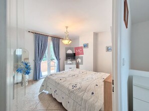 4 bedrooms, iron/ironing board, free WiFi
